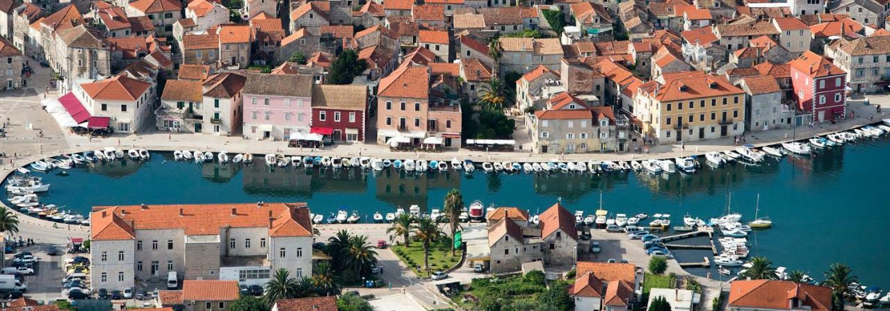 Rade 3* Stari Grad (Hvar)